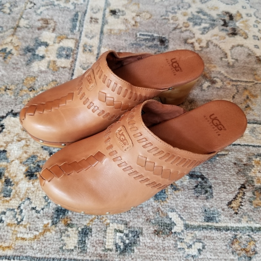 NWOT Vivica UGG Clogs